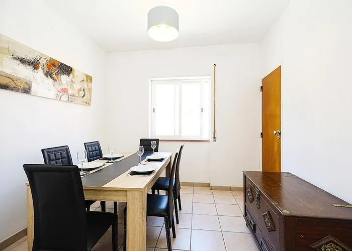 B63 - Corner Street Historic Center Apartment In Lagos